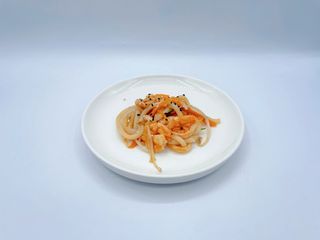 Yaki udon con gamberi e verdure