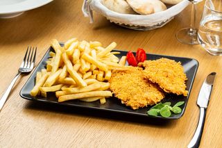 Snitel de pui in fulgi de porumb