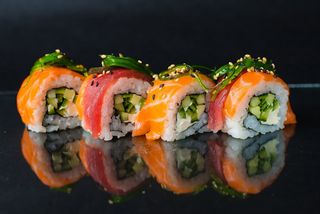 Урамаки сьомга и тон (4бр-130г)