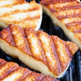 Grillowany ser halloumi