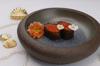 Гункан з ікрою лосося (80г)