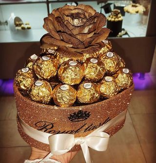 Ferrero box i zlatna ruža