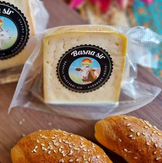 Basna polutvrdi kravlji sir 220/250 g