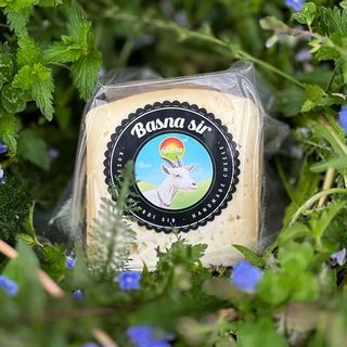 Basna polutvrdi kozji sir 220/250g