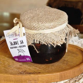 Šljive sa bademima i orasima