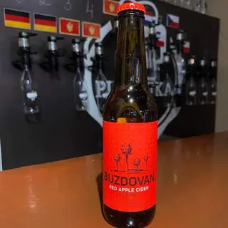 Buzdovan red apple semi dry 0,33 Lit