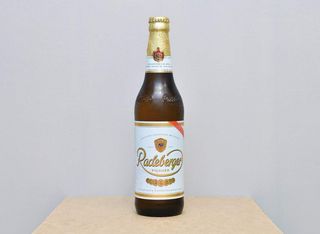 Бира Radeberger Pilsner 4,8% бутилка (500ml)