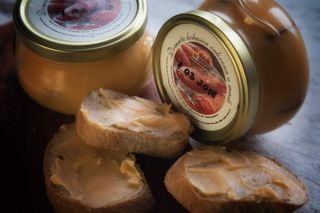 Domaća kobasica zalivena s masti cca350g