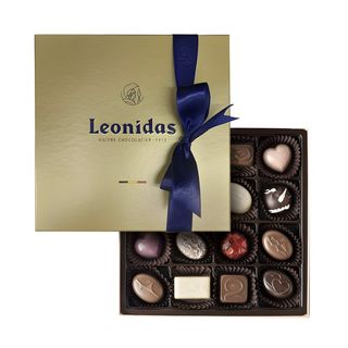 Zanzibar златна кутия с шоколадови бонбони Leonidas (16бр)