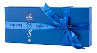 Madagascar синя кутия с шоколадови бонбони Leonidas (27бр)