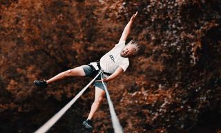 Скок с бънджи или пандюл