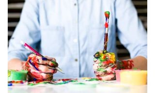 Арт подарък: рисуване и вино