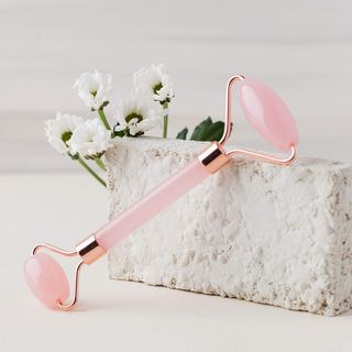 Масажен ролер за лице от розов кварц