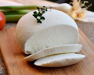 Brânză vacă  / 100 g