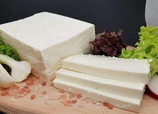 Telemea de vacă  / 100 g