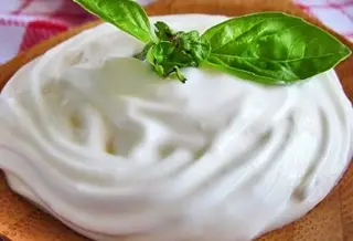 Smântână  / 100 g