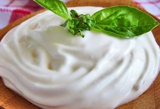 Smântână  / 100 g