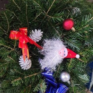 Coronița din brad natural cu conuri / buc