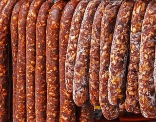 Cârnați vită+porc semiafumati Bistrița