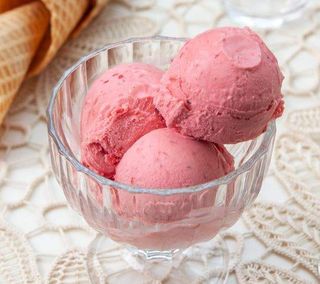 Inghetata de iaurt cu sirop de fructe de padure 640g