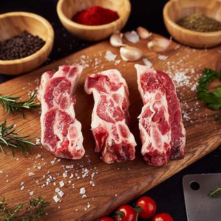 Piept de manzat cu os kg