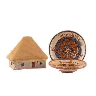 Set suvenir casuta taraneasca din ceramica si 2 magneti