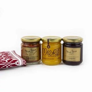 Pachet cadou cu dulceata, zacusca, miere si stergar traditional