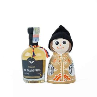 Pachet cadou cu papusa ceramica si palinca celar 100 ml