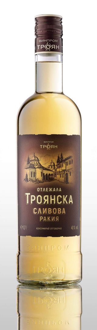 ракия ТРОЯНСКА СЛИВОВА 3 г. – 0.7л.