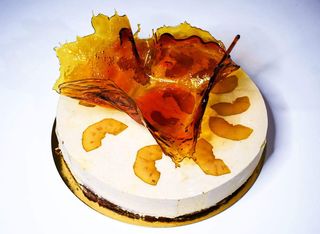 Карамелена торта с карамелизирани ябълки