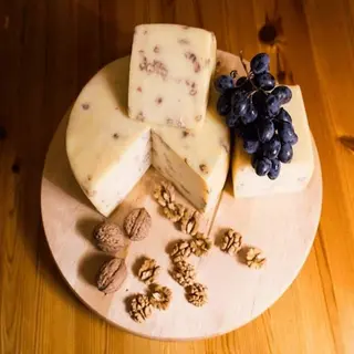Cascaval Nuca