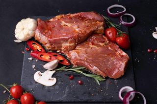 Ceafă de porc in sosul casei