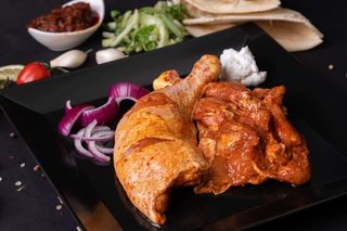 Pulpe de pui cu os marinate