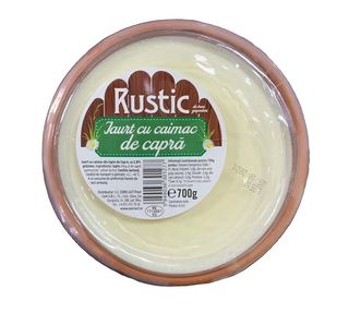 Iaurt cu caimac de capră in vas de lut