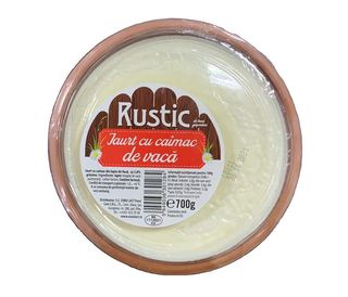 Iaurt cu caimac de vaca in vas de lut