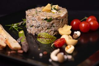 Salată de ciuperci cu usturoi / 100g