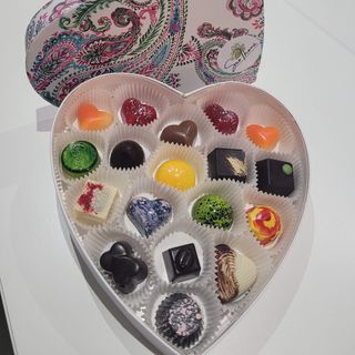 Cutie 18 praline pictate manual