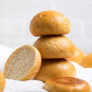 Fresh White Medium Buns