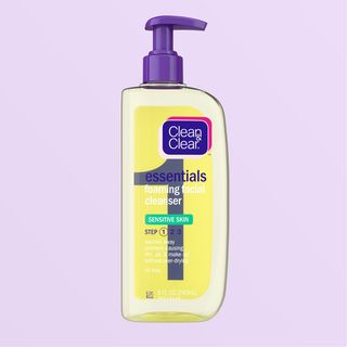 Clean And Clear Essential Foaming Cleanser 240Ml (53497)