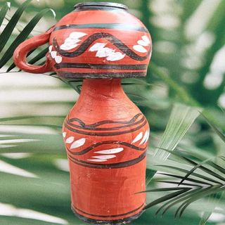 bouteille et vers en potier