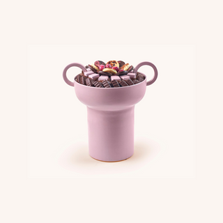 Coupe Avec Anses Rose Avec 500g De Chocolats
