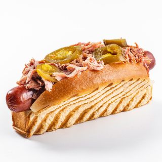 Хот Дог з халапеньйо та рваною свининою
