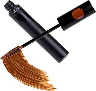 ყავისფერი წამწამის ტუში