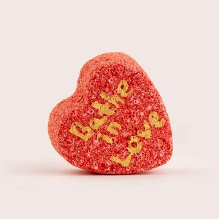 აბაზანის შუშხუნა ბომბი გულის ფორმის