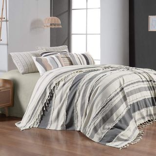 Double Bed Cover -reyna;
size  220*240;