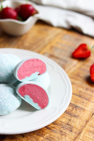Strawberry Mochi - Blue