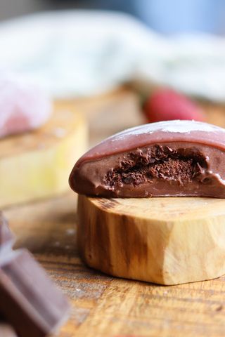 Mochi with cream and blueberry - purple