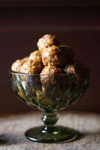 Wallnuts with honey ნიგვზის გოზინაყი, ცალი