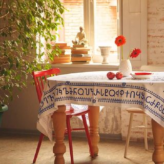 სუფრა - 210x140სმ ანბანი თეთრი პოლიესტერი