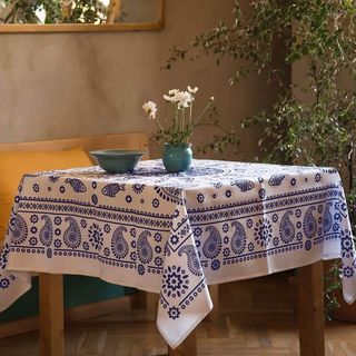 სუფრა - 140x140სმ კალა თეთრი პოლიესტერი